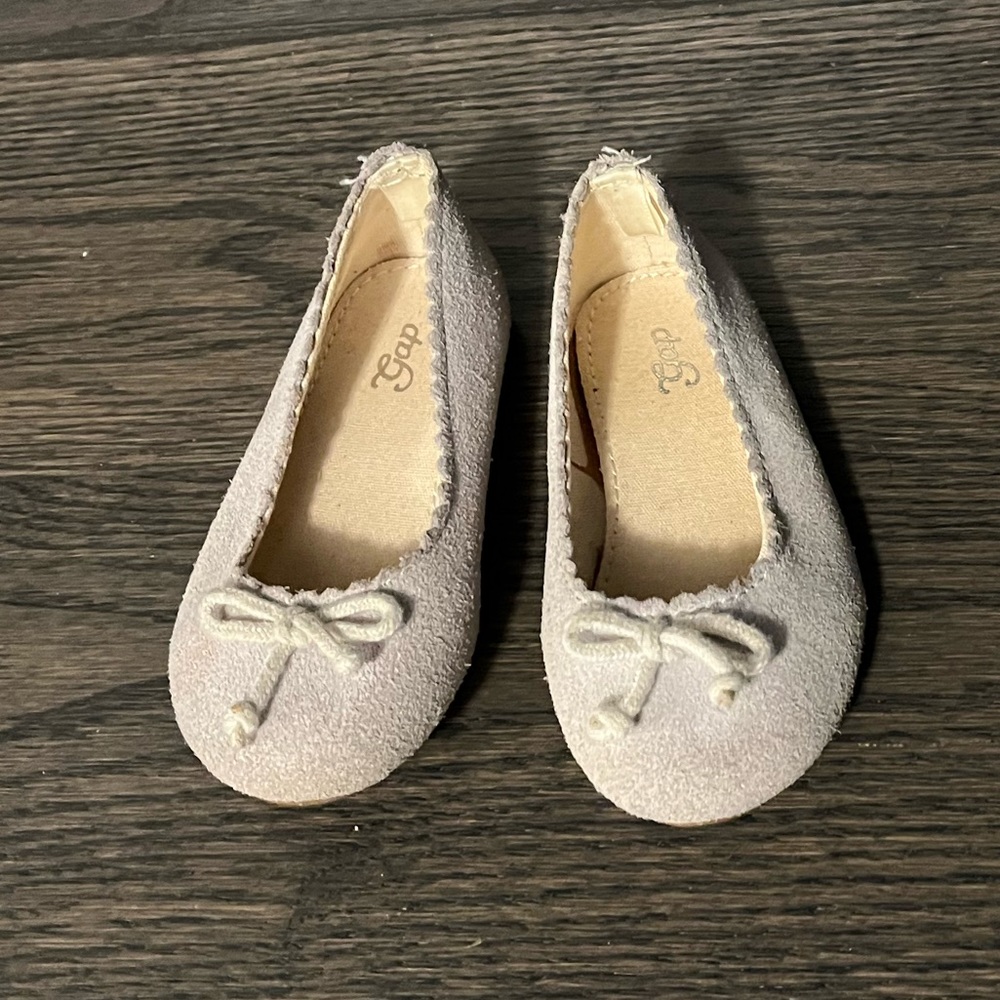 Gap gray toddler shoes VGUC sz 5T